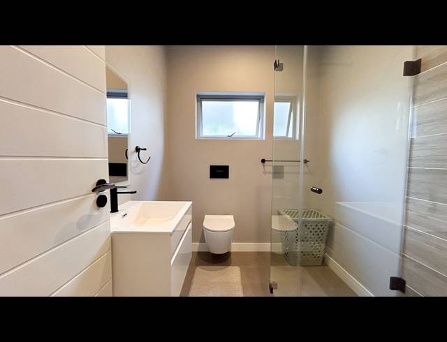 4 BEDROOM HOUSE FOR SALE IN PALM LAKES ESTATE